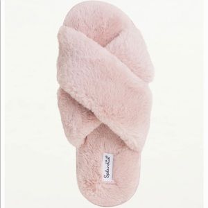 Splendid Faux Fur Crisscross Slippers 💫